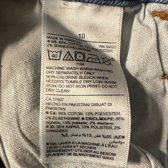 Old Navy High-rise Button up Jeans - Picture 6 of 6